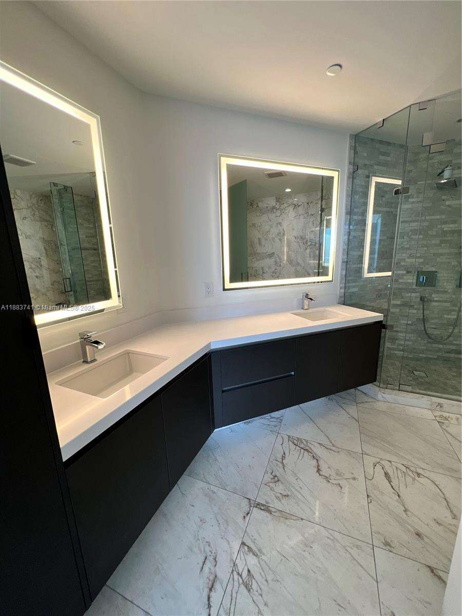 Paramount Miami Worldcenter at 851 1st Ave, Miami, FL 33132 - For Sale photo 10