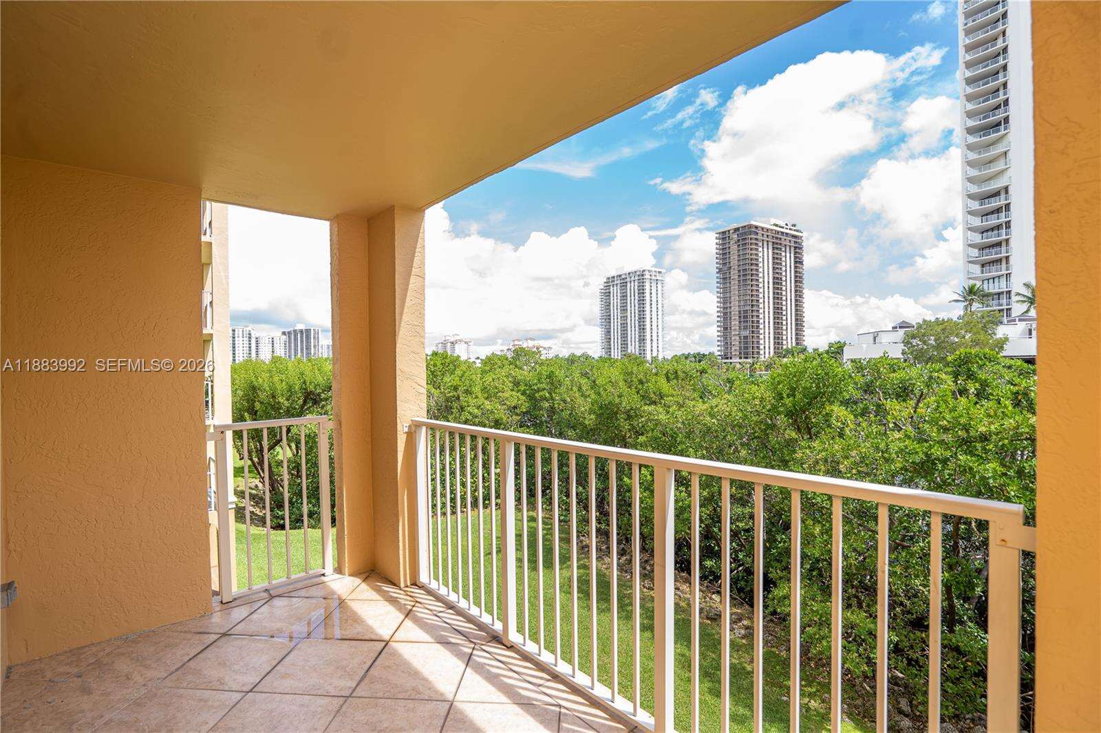 The Yacht Club At Aventura at 19601 Country Club Dr, Aventura, FL 33180 - For Sale photo 15
