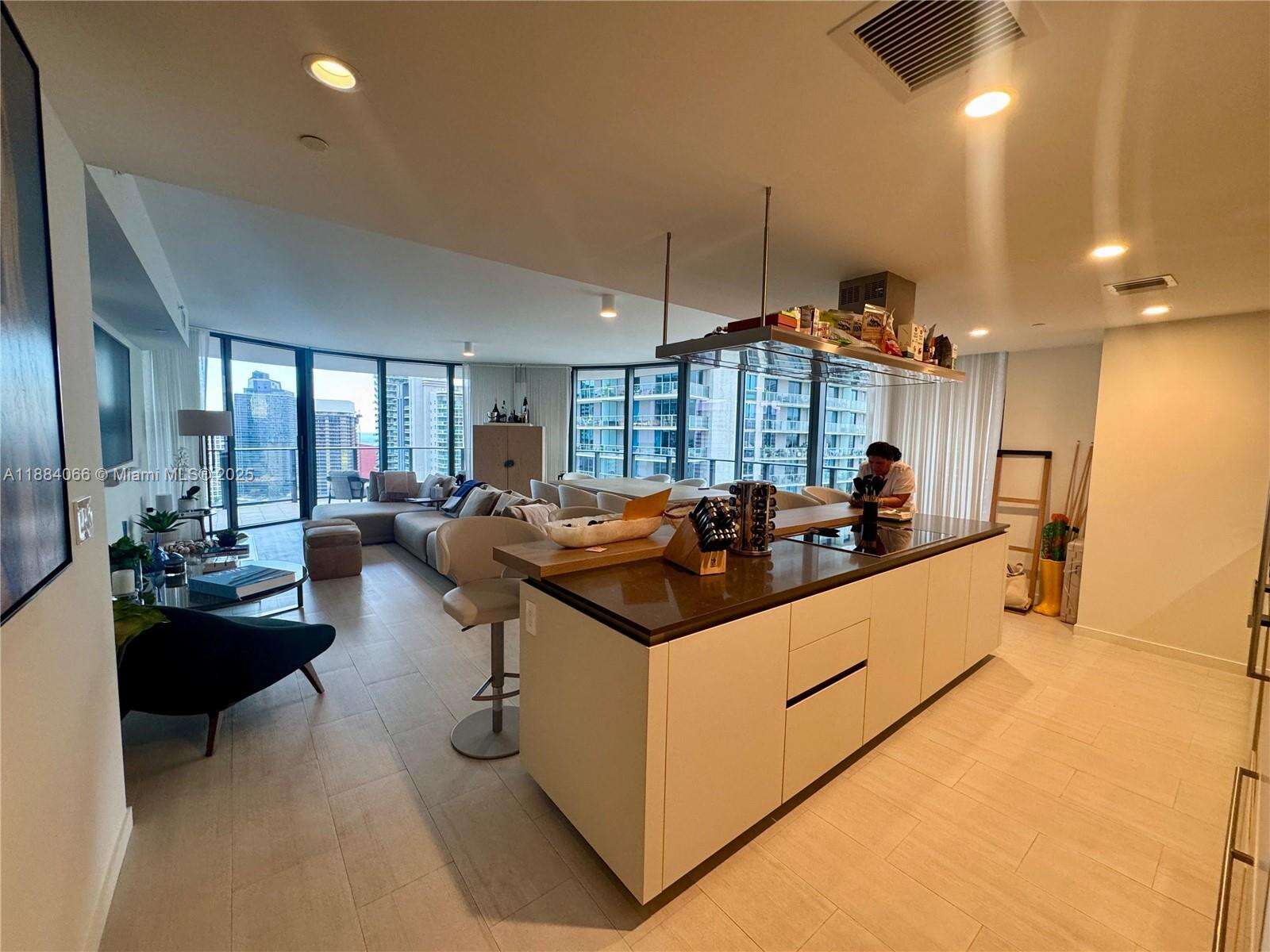 Brickell Flatiron at 1000 Brickell Plz, Miami, FL 33131 - For Sale photo 14