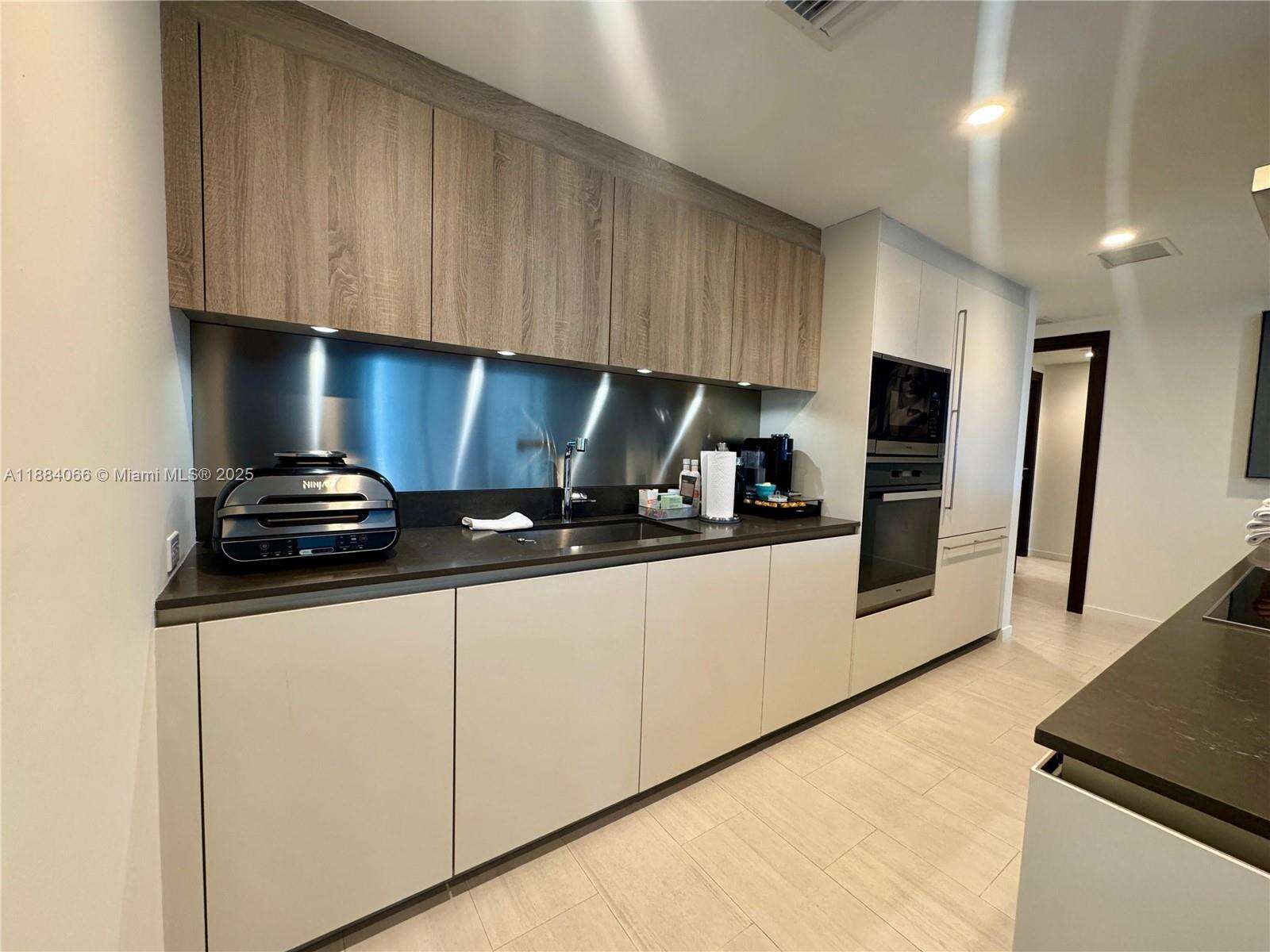 Brickell Flatiron at 1000 Brickell Plz, Miami, FL 33131 - For Sale photo 17