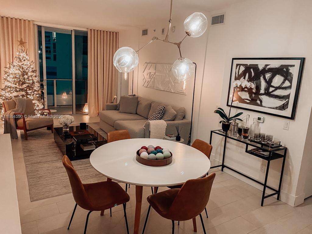 Brickell House at 1300 Brickell Bay Dr, Miami, FL 33131 - For Sale photo 11