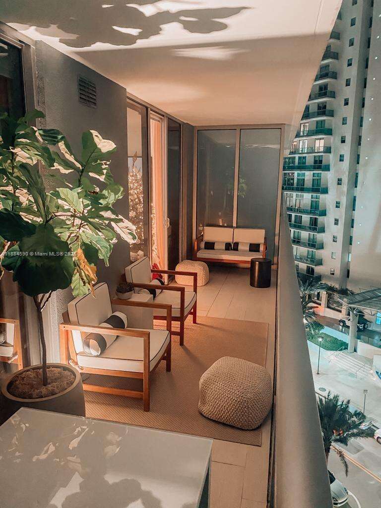 Brickell House at 1300 Brickell Bay Dr, Miami, FL 33131 - For Sale photo 12