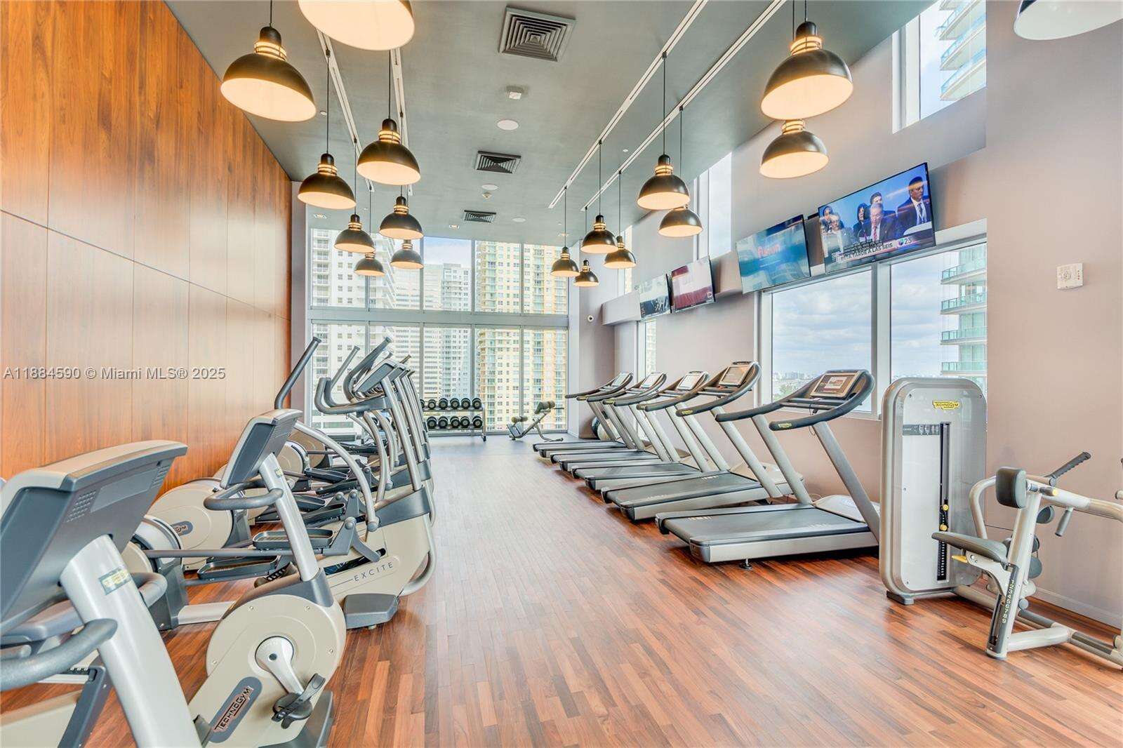 Brickell House at 1300 Brickell Bay Dr, Miami, FL 33131 - For Sale photo 19