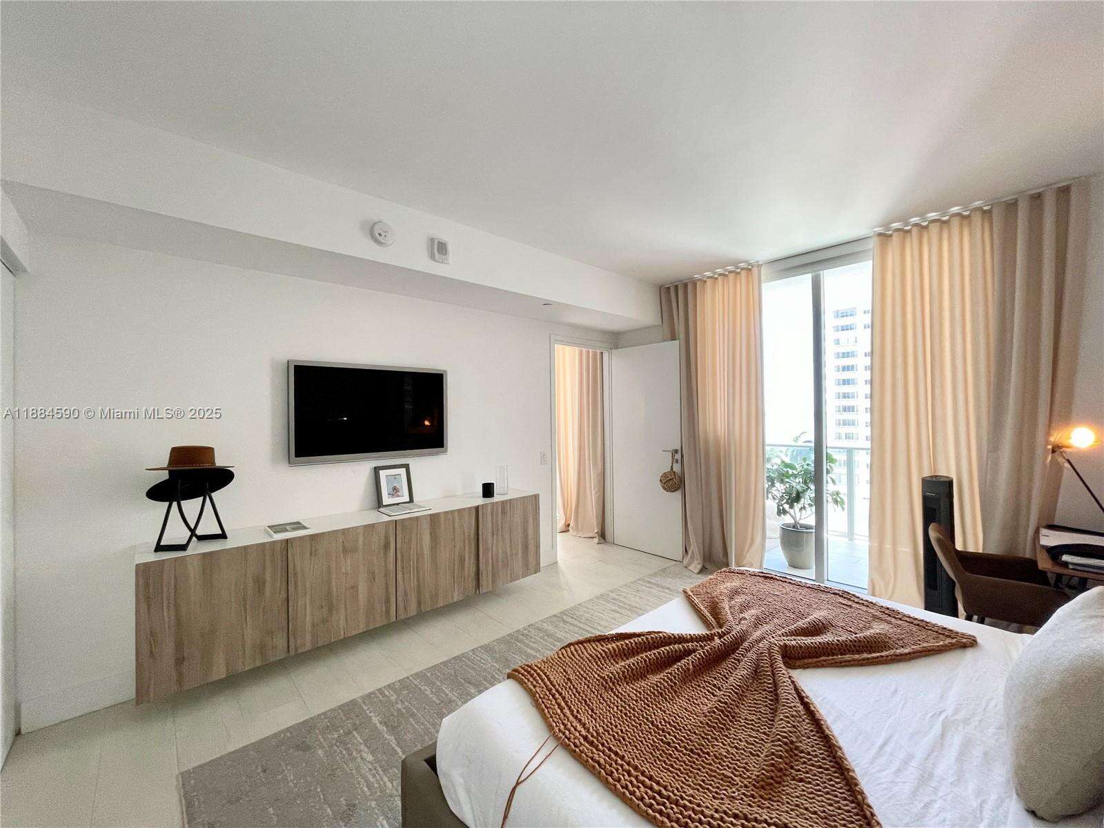Brickell House at 1300 Brickell Bay Dr, Miami, FL 33131 - For Sale photo 7