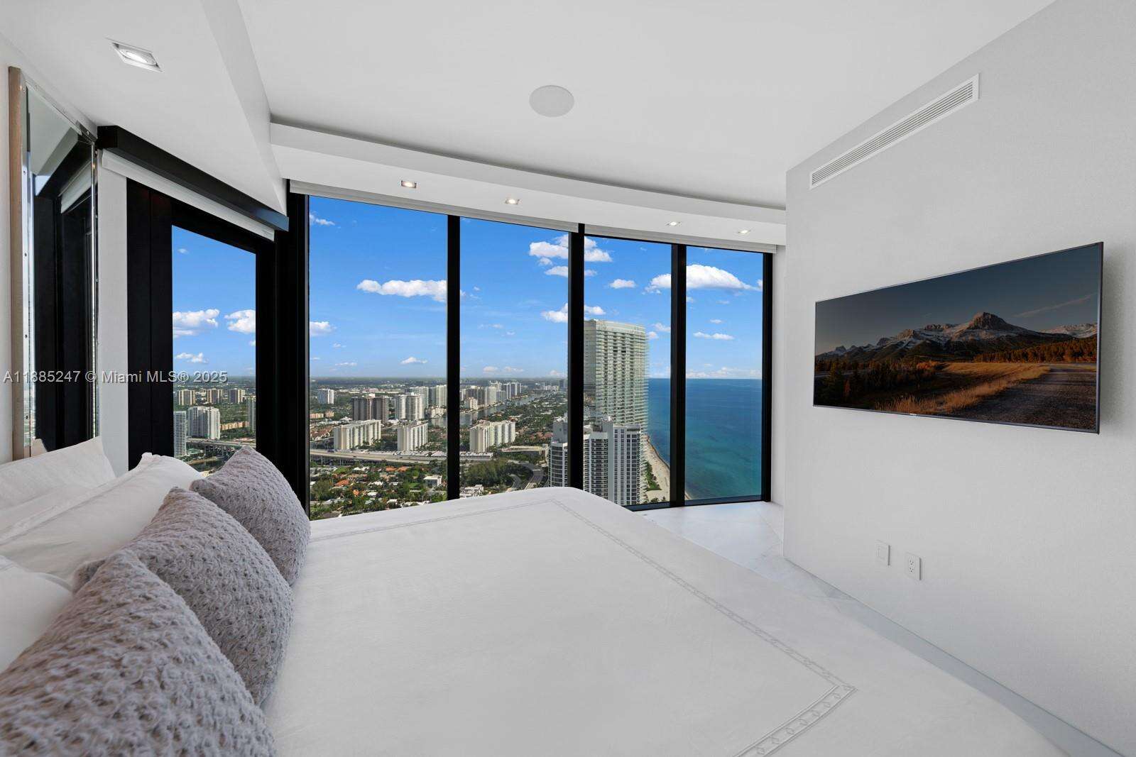 18555 COLLINS AVENUE - 18555 Collins Ave, Sunny Isles Beach, FL 33160 | Picture 32