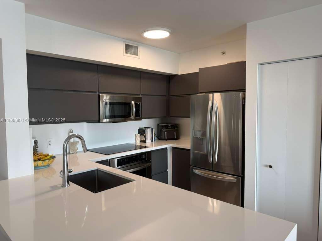 The Mark On Brickell at 1155 Brickell Bay Dr, Miami, FL 33131 - For Sale photo 6