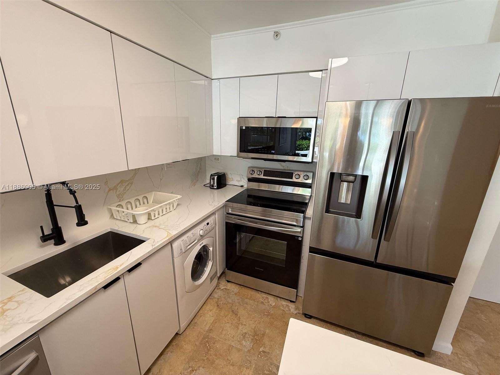 Flamingo South Beach at 1500 Bay Rd, Miami Beach, FL 33139 - For Sale photo 9