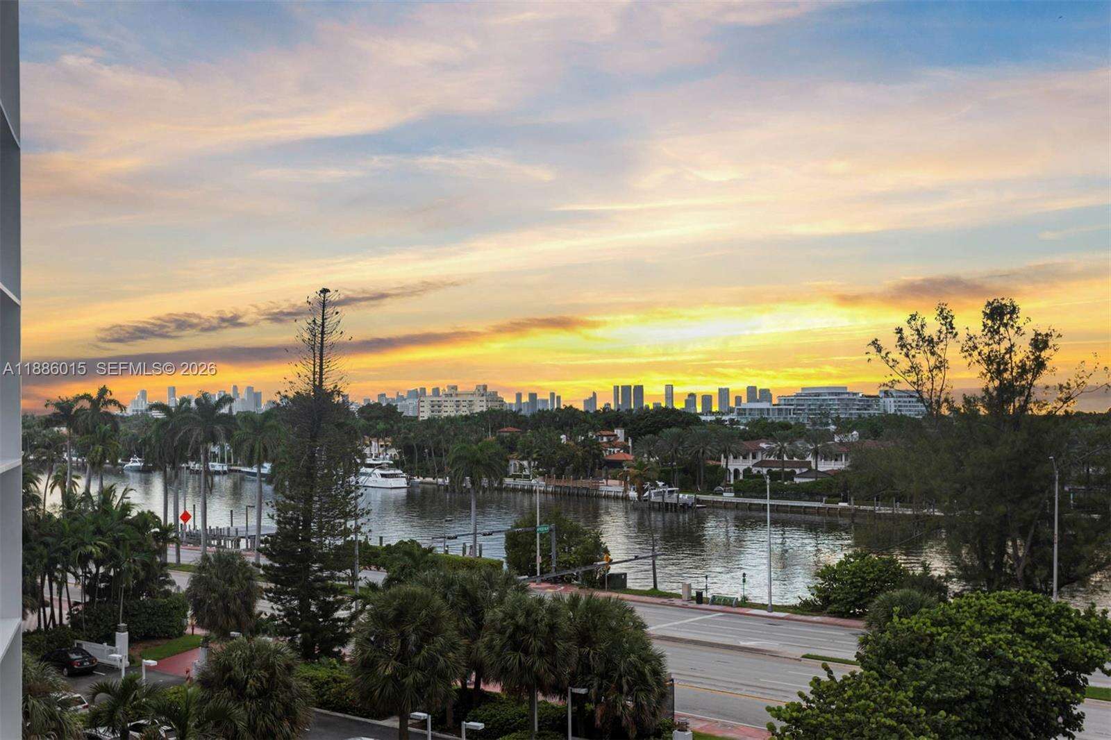 The Carriage Club South Condos for Sale & Rent | Picture 1