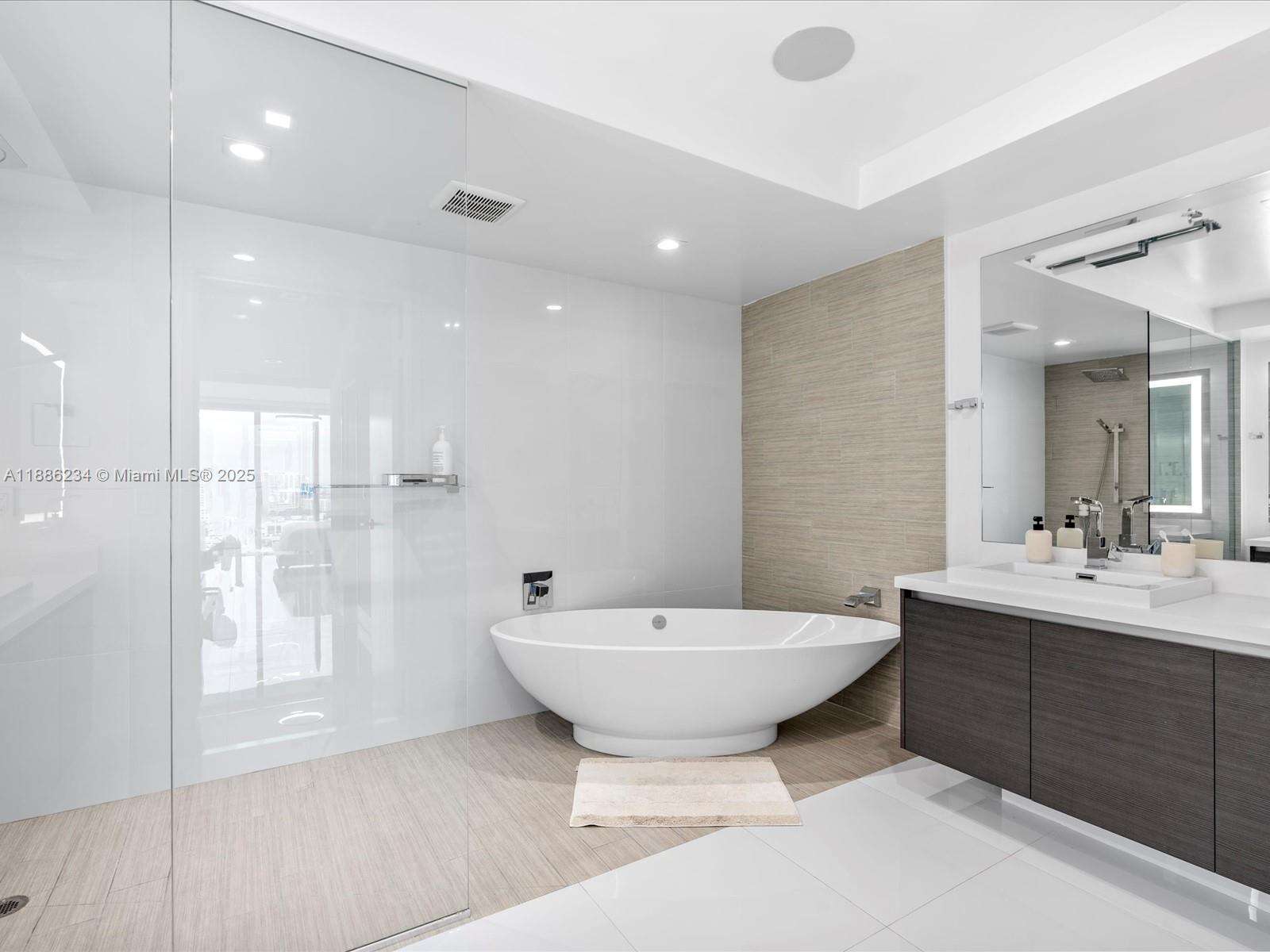 PARQUE TOWERS - 300 Sunny Isles Blvd, Sunny Isles Beach, FL 33160 | Picture 17