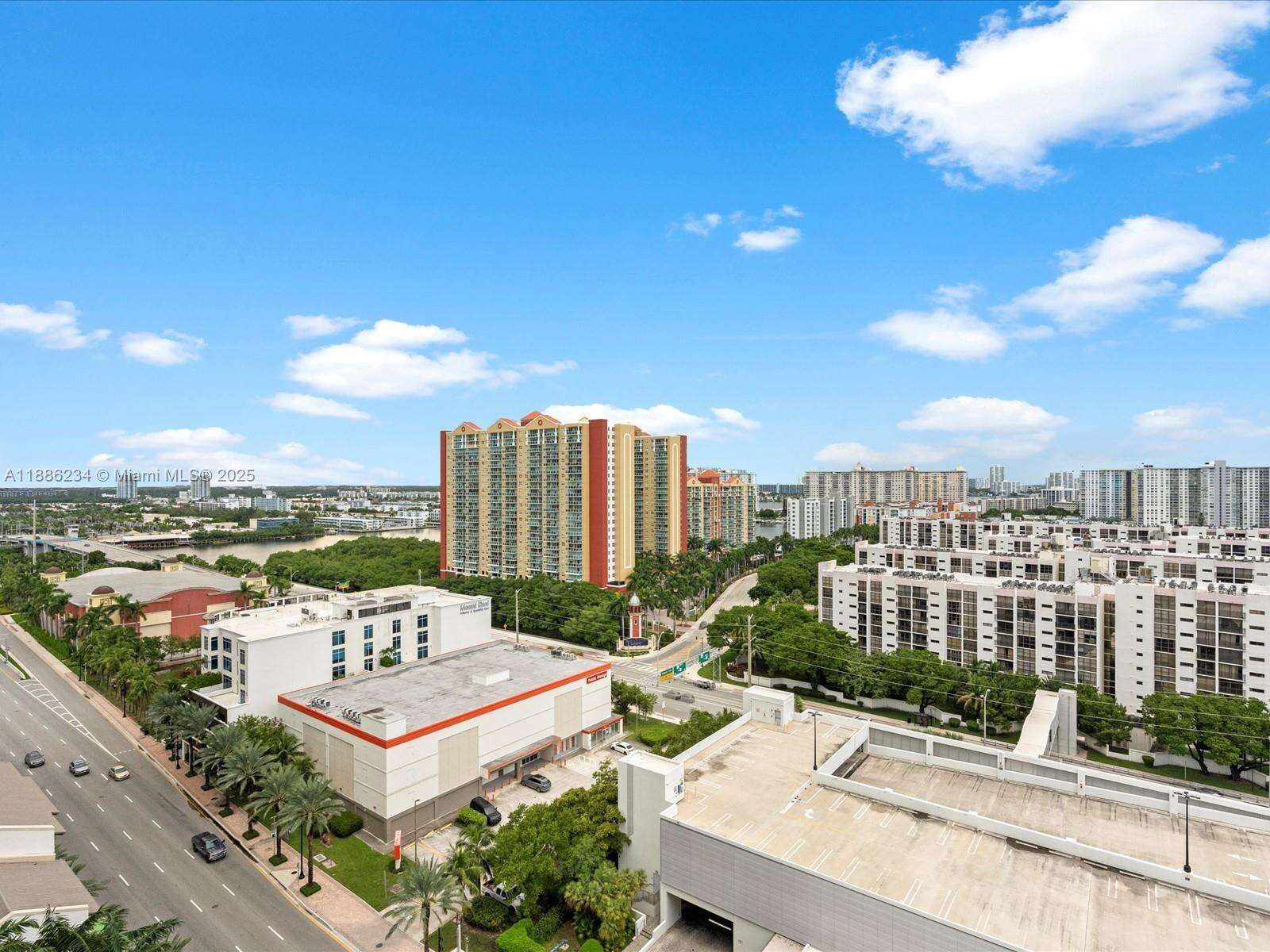 PARQUE TOWERS - 300 Sunny Isles Blvd, Sunny Isles Beach, FL 33160 | Picture 32