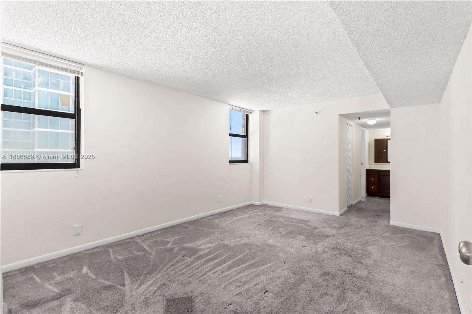 Oceanfront Plaza at 2625 Collins Ave, Miami Beach, FL 33140 - For Sale photo 8
