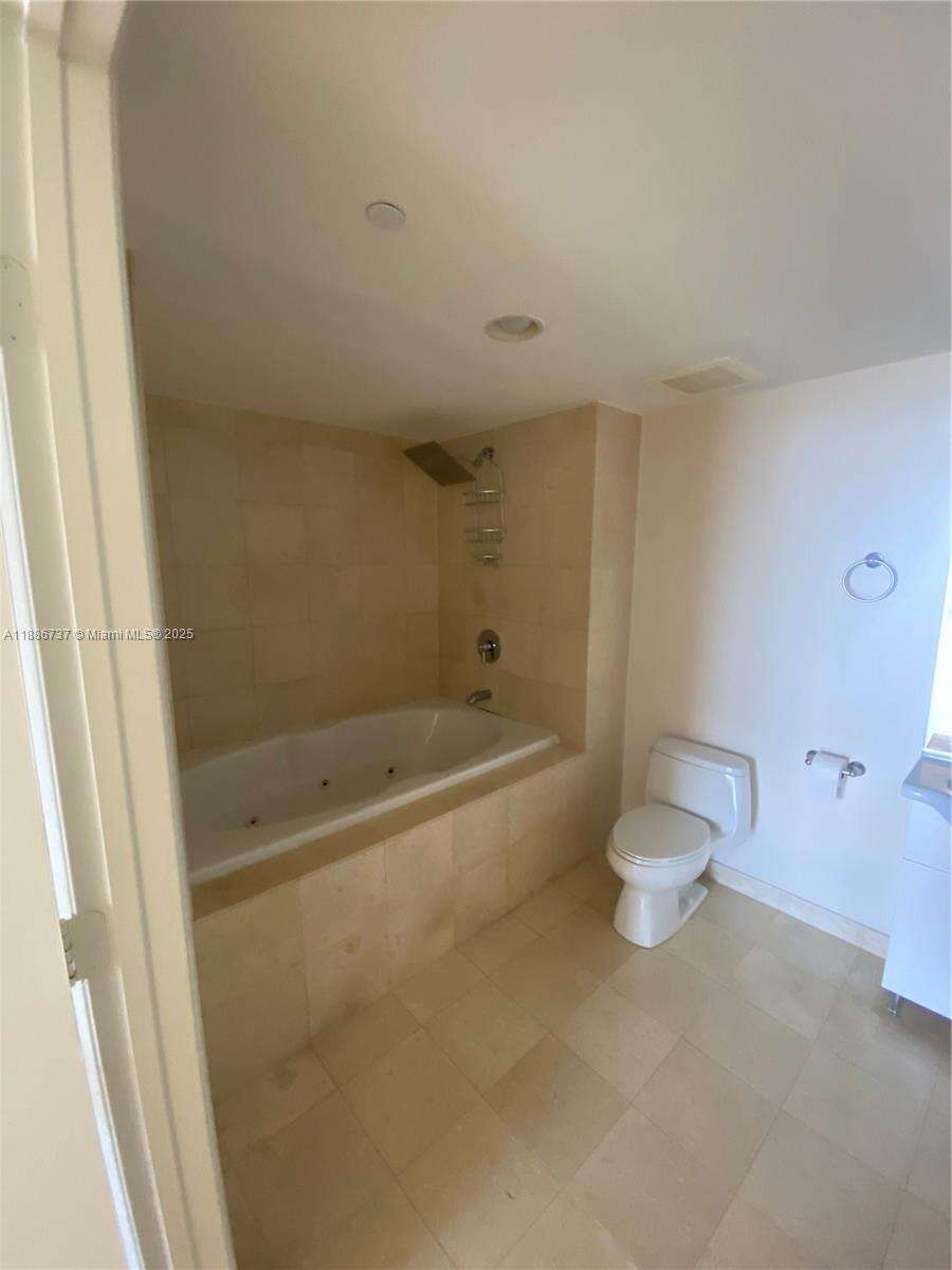 The Beach Club Three at 1800 Ocean Dr, Hallandale Beach, FL 33009 - For Sale photo 8