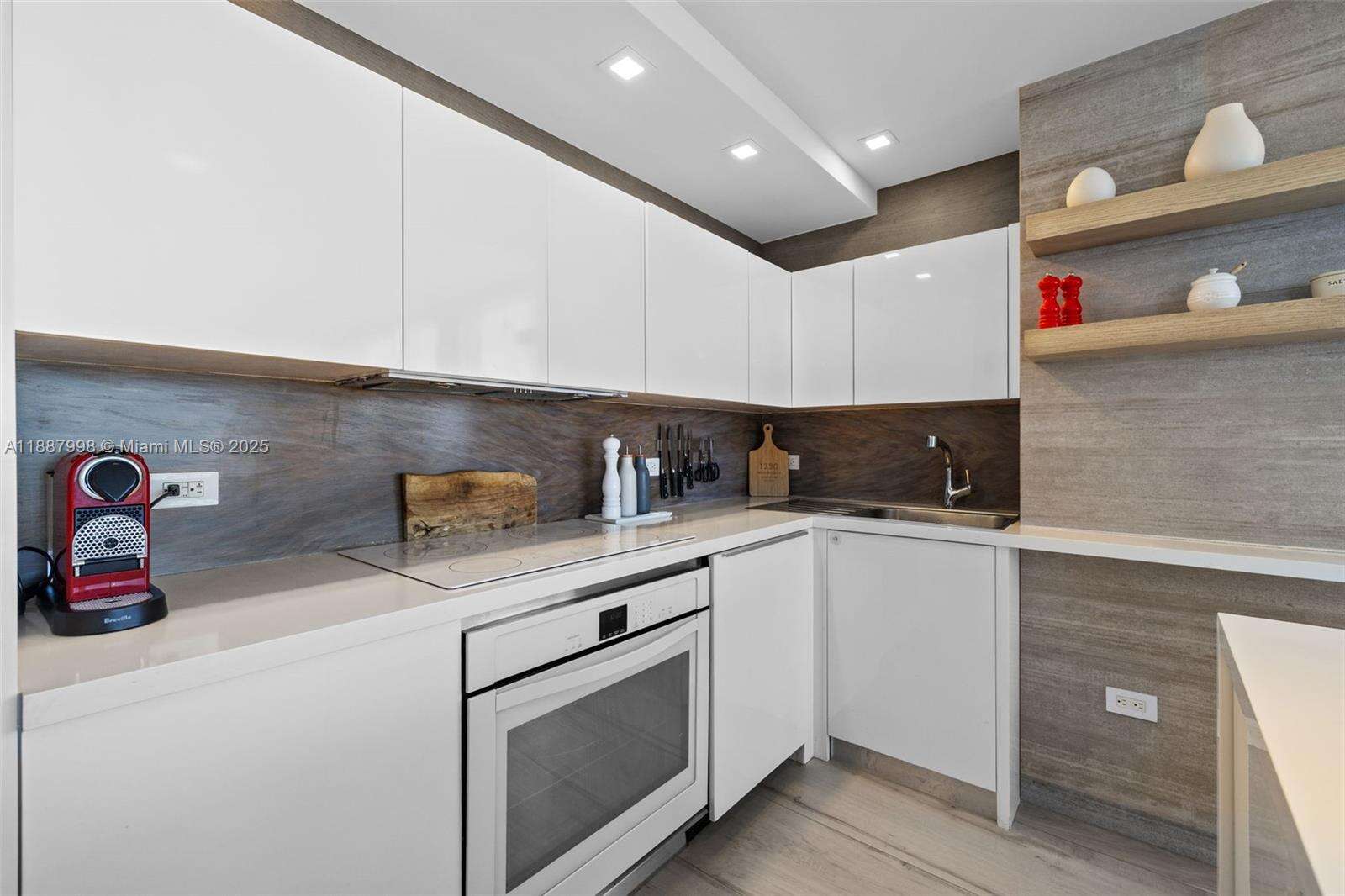 THE WAVERLY AT SOUTH BEACH - 1330 W Ave, Miami Beach, FL 33139 | Picture 12