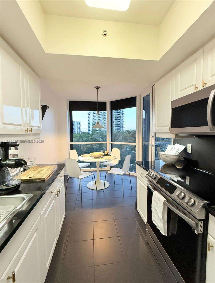 South Tower At The Point at 21055 Yacht Club Dr, Aventura, FL 33180 - For Sale photo 5