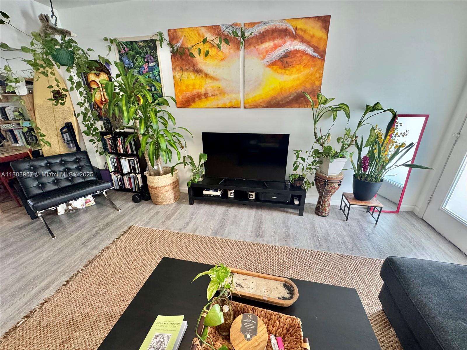 330 Condos A Condos for Sale & Rent | Picture 1