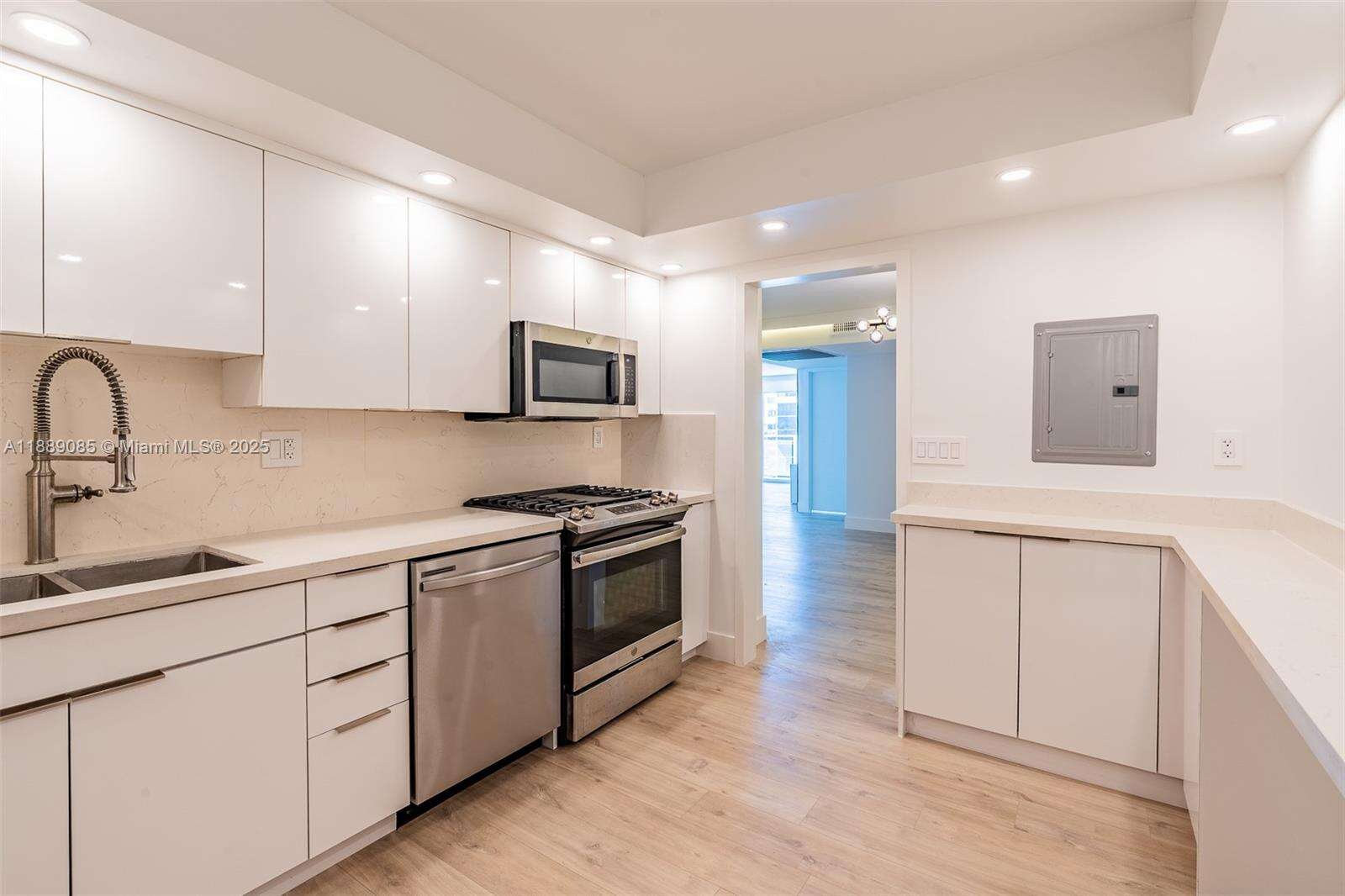 Parker Plaza at 2030 Ocean Dr, Hallandale Beach, FL 33009 - For Sale photo 11
