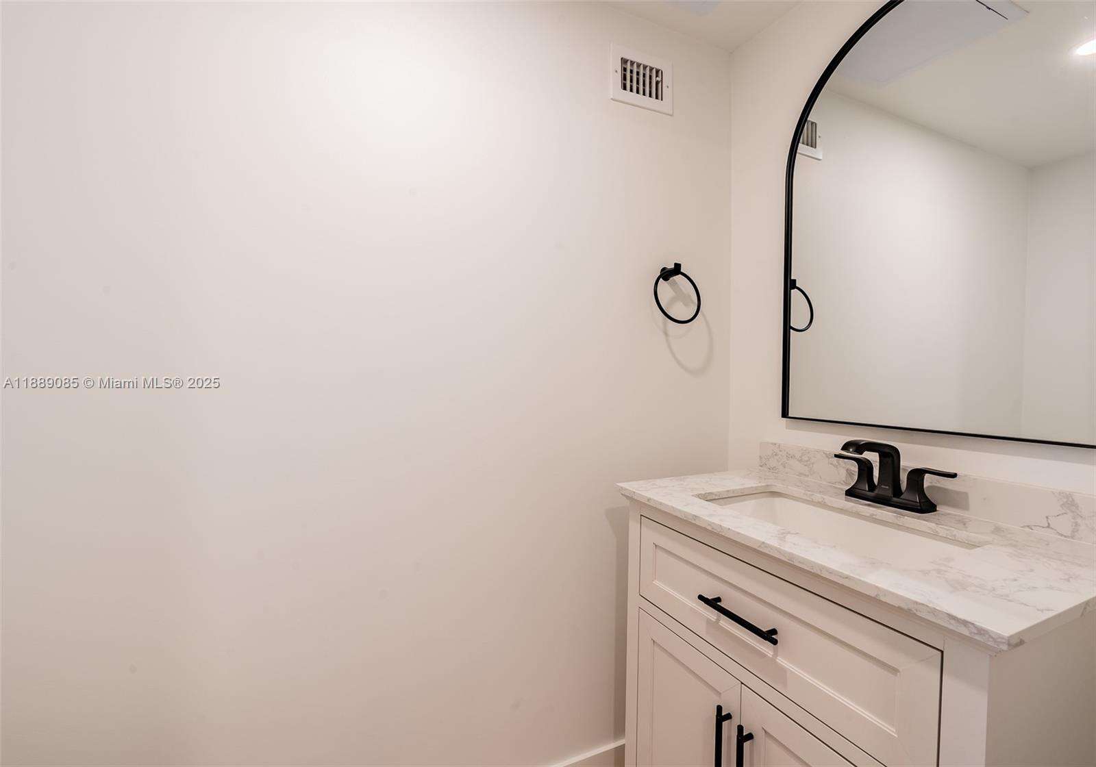 Parker Plaza at 2030 Ocean Dr, Hallandale Beach, FL 33009 - For Sale photo 9