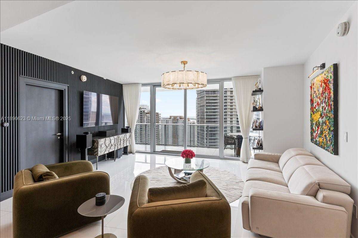 EPIC WEST - 200 Biscayne Blvd Way, Miami, FL 33131 | Picture 1