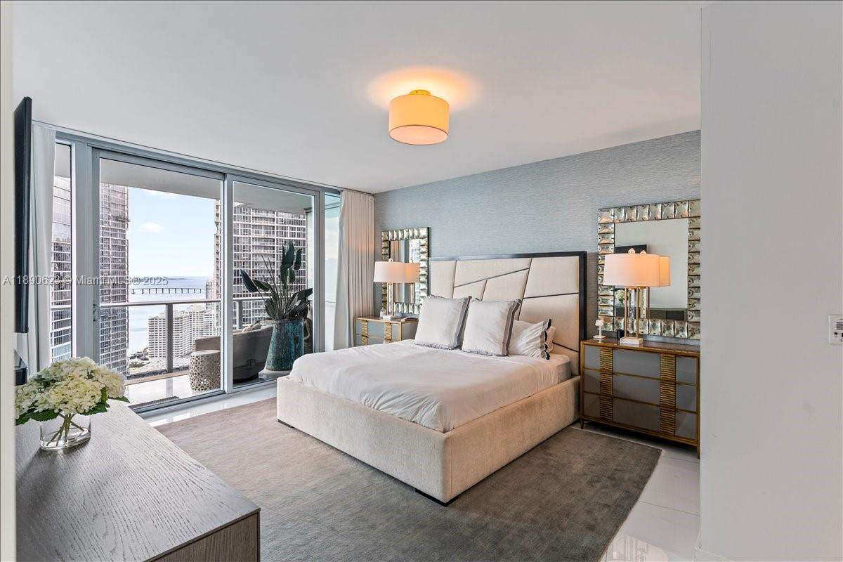 EPIC WEST - 200 Biscayne Blvd Way, Miami, FL 33131 | Picture 12