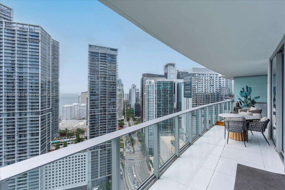 EPIC WEST - 200 Biscayne Blvd Way, Miami, FL 33131 | Picture 3