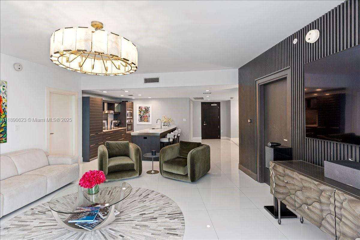 EPIC WEST - 200 Biscayne Blvd Way, Miami, FL 33131 | Picture 4