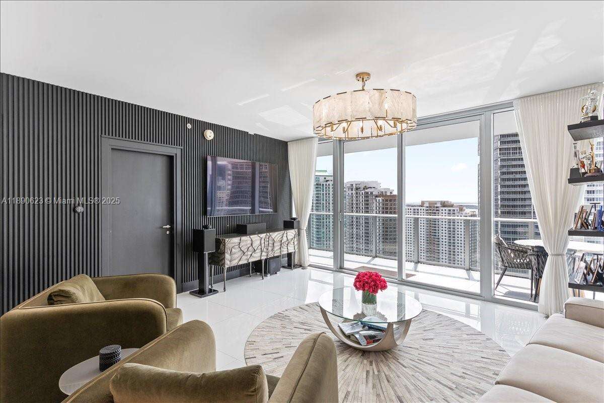 EPIC WEST - 200 Biscayne Blvd Way, Miami, FL 33131 | Picture 5