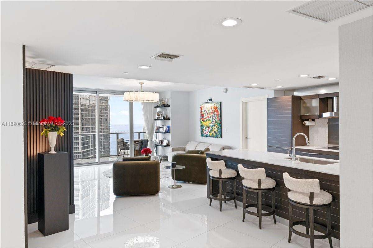 EPIC WEST - 200 Biscayne Blvd Way, Miami, FL 33131 | Picture 7