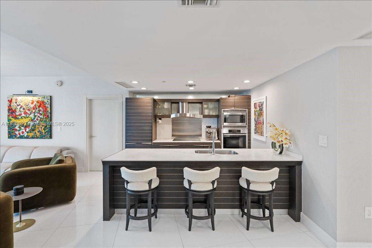 EPIC WEST - 200 Biscayne Blvd Way, Miami, FL 33131 | Picture 8