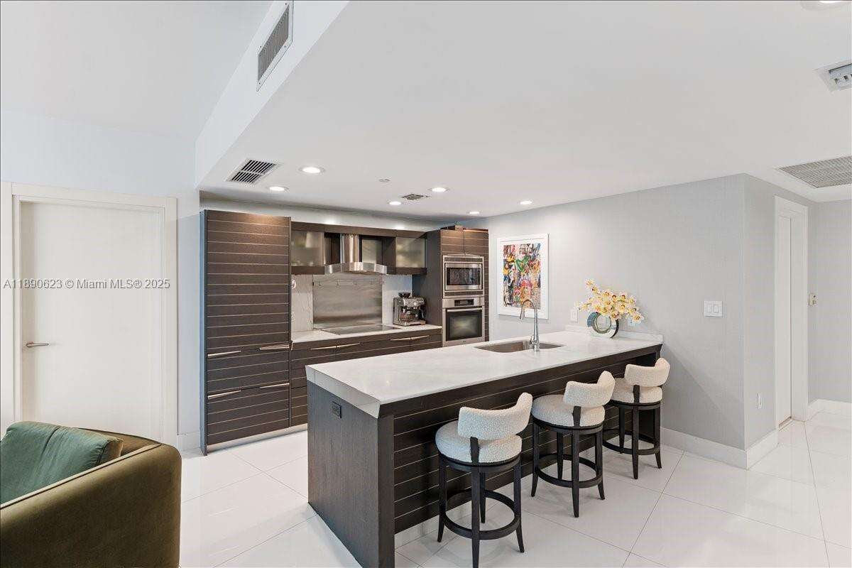 EPIC WEST - 200 Biscayne Blvd Way, Miami, FL 33131 | Picture 9