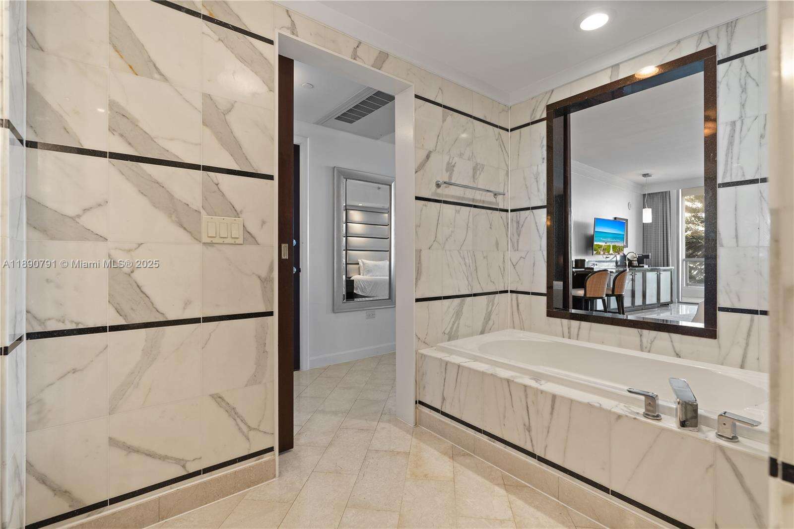 Fontainebleau 3 at 4391 Collins Ave, Miami Beach, FL 33140 - For Sale photo 27