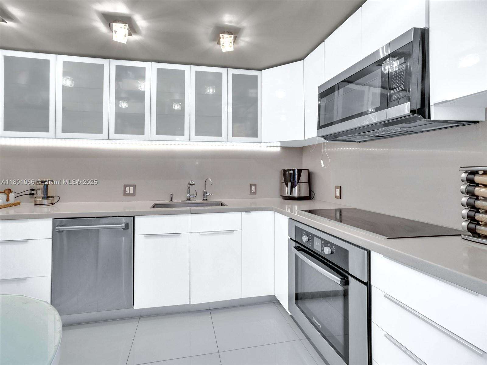 Arlen House at 100 Bayview Dr, Sunny Isles Beach, FL 33160 - For Sale photo 8