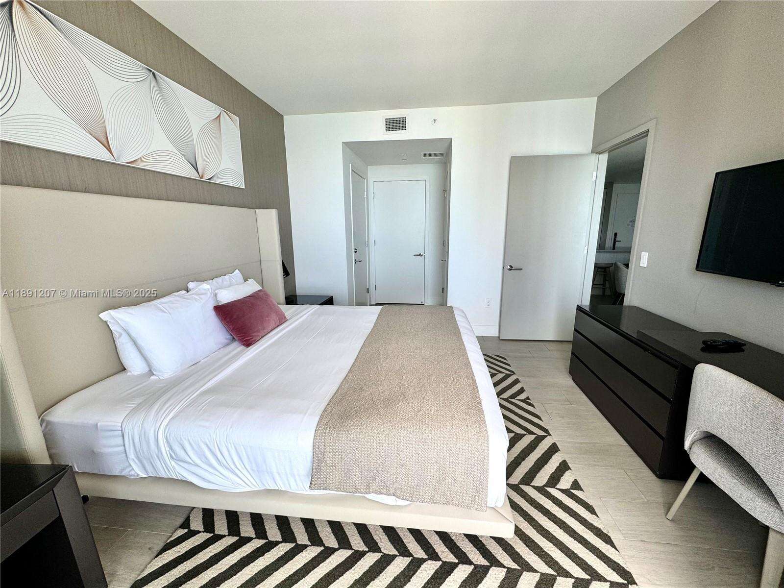 Hyde Beach House at 4010 Ocean Dr, Hollywood, FL 33019 - For Sale photo 13