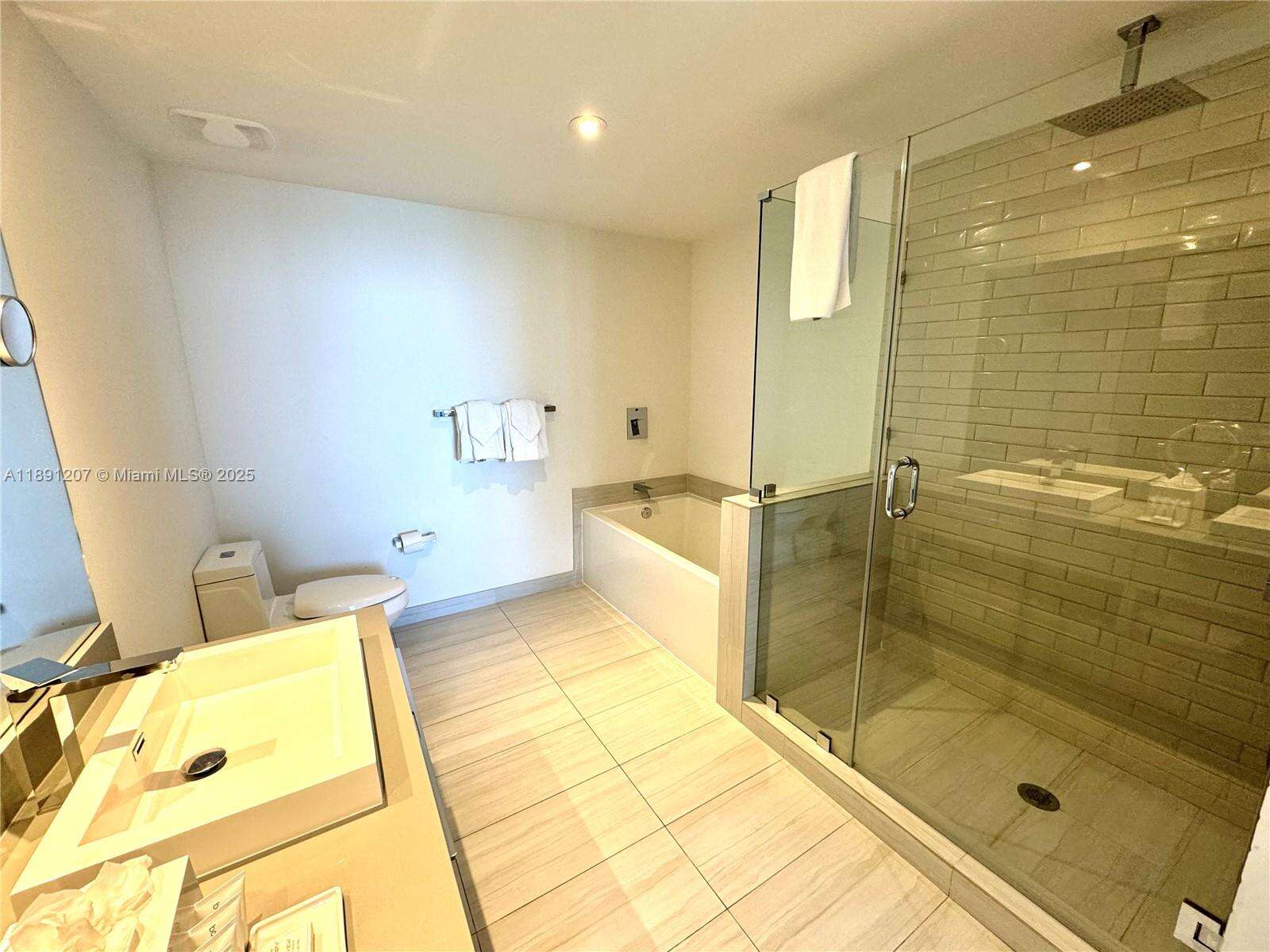 Hyde Beach House at 4010 Ocean Dr, Hollywood, FL 33019 - For Sale photo 20