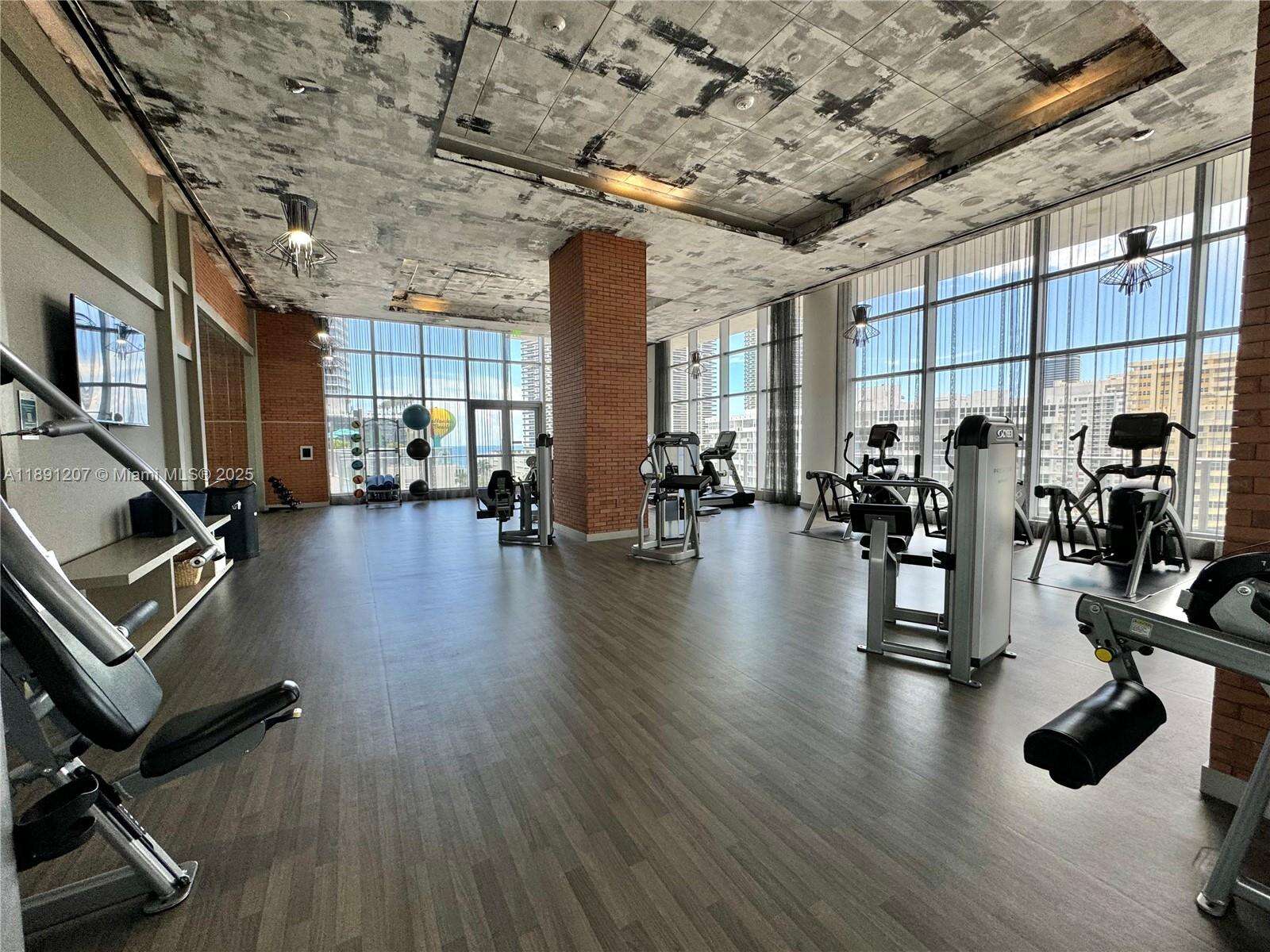 Hyde Beach House at 4010 Ocean Dr, Hollywood, FL 33019 - For Sale photo 27