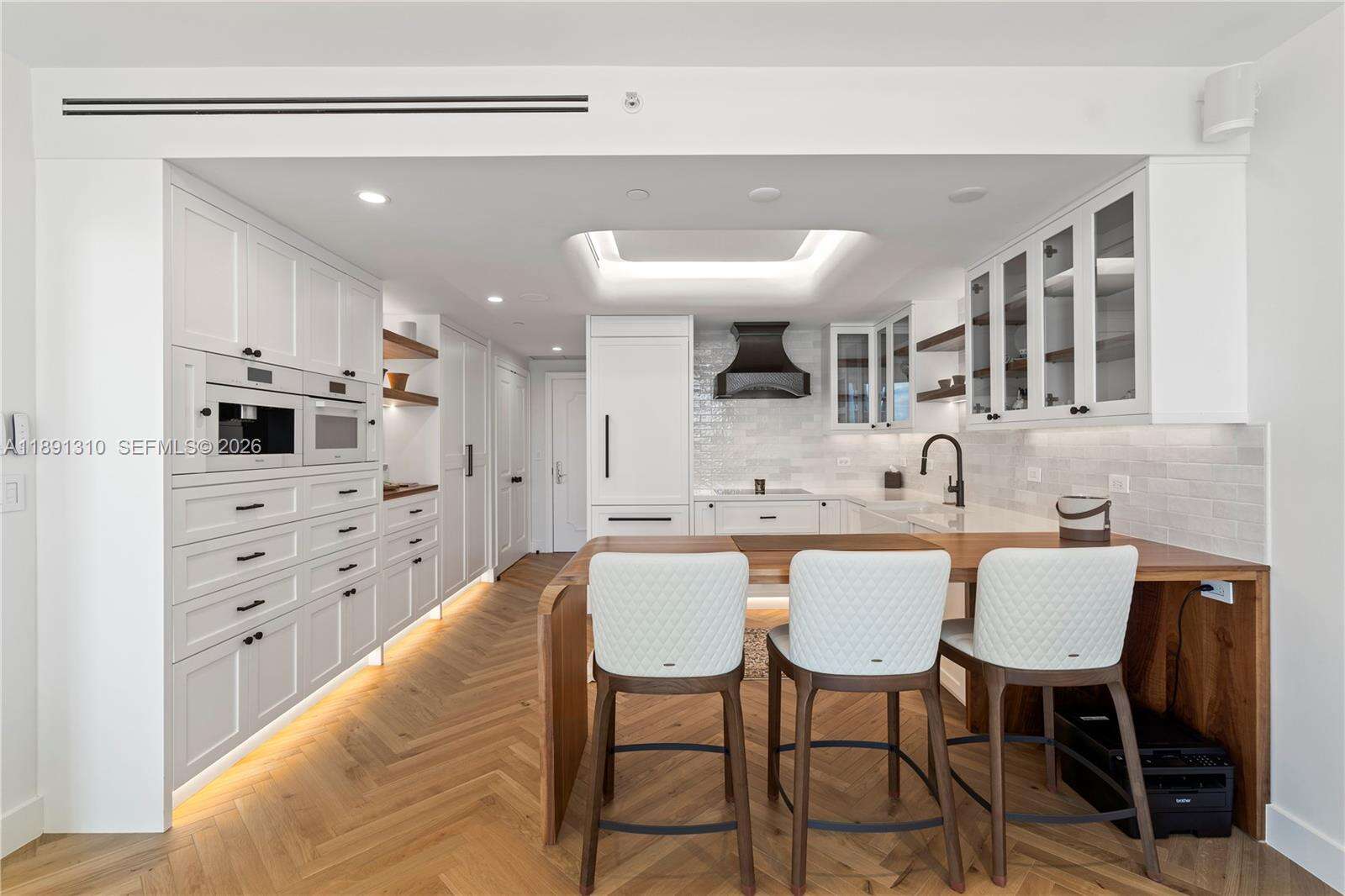 The Executive Residences Condos for Sale & Rent | Picture 1