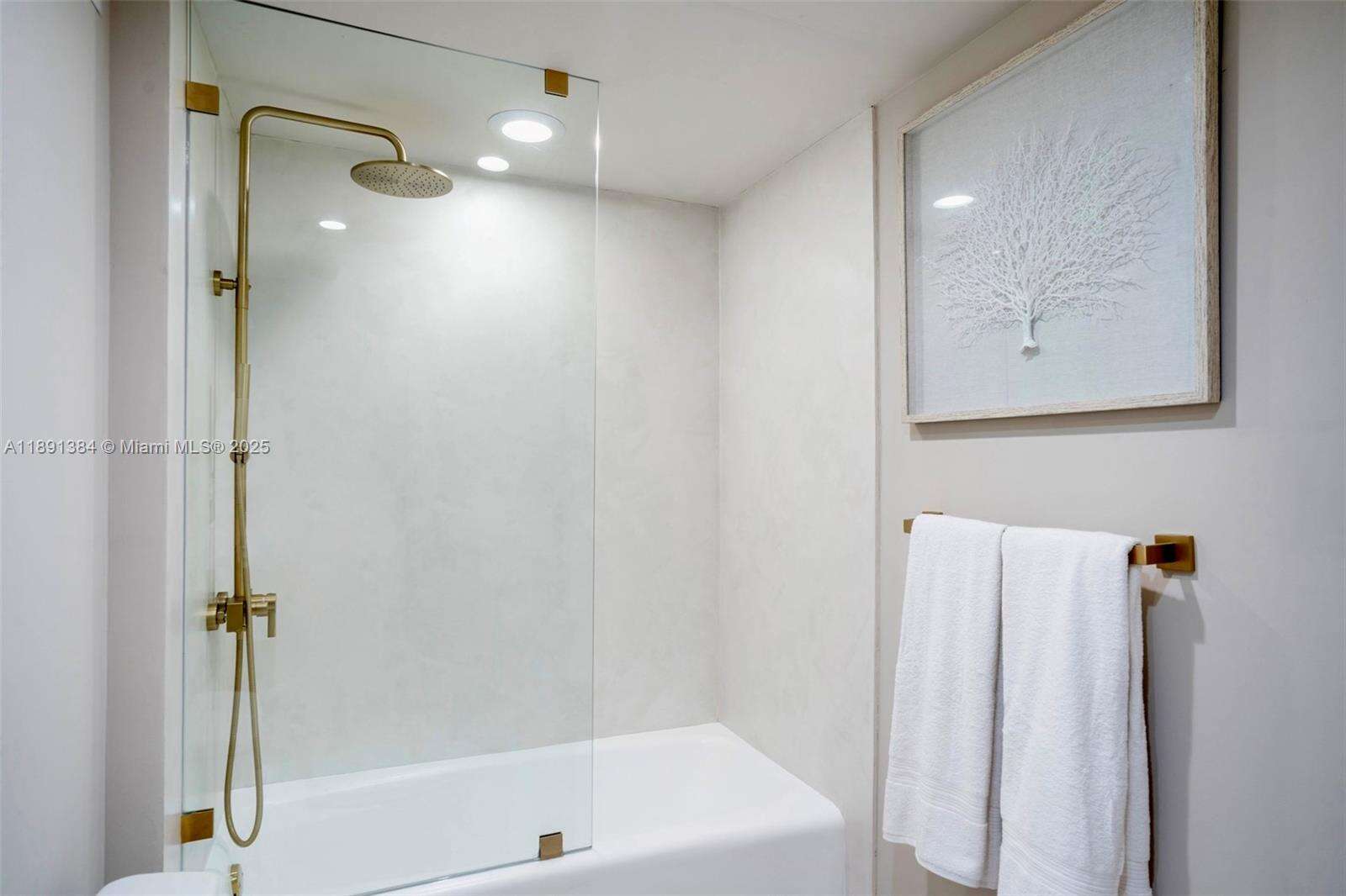 Roney Palace at 2301 Collins Ave, Miami Beach, FL 33139 - For Sale photo 12