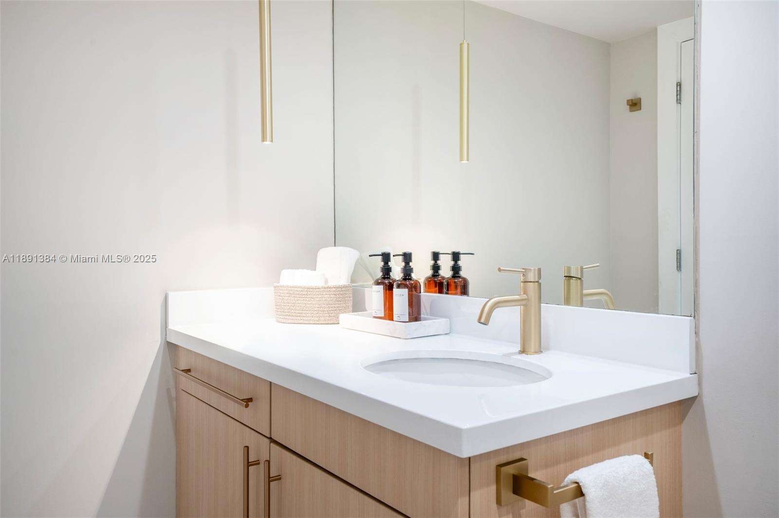 Roney Palace at 2301 Collins Ave, Miami Beach, FL 33139 - For Sale photo 14