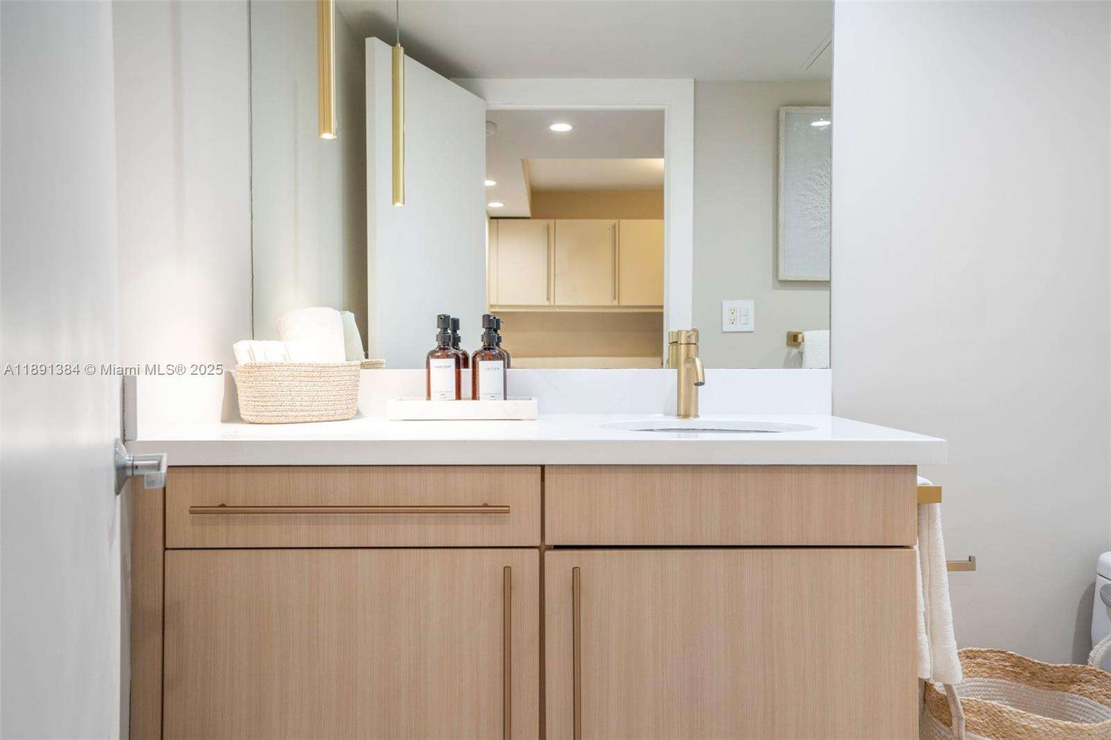 Roney Palace at 2301 Collins Ave, Miami Beach, FL 33139 - For Sale photo 15
