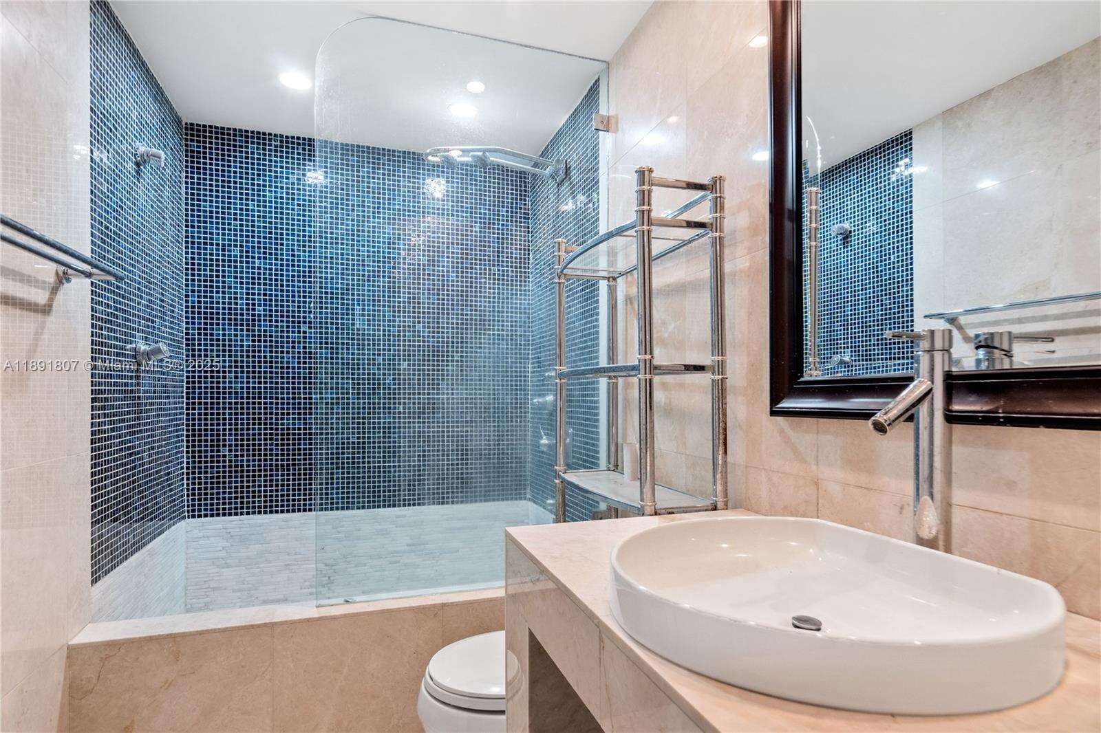 Courvoisier Courts at 701 Brickell Key Blvd, Miami, FL 33131 - For Sale photo 13