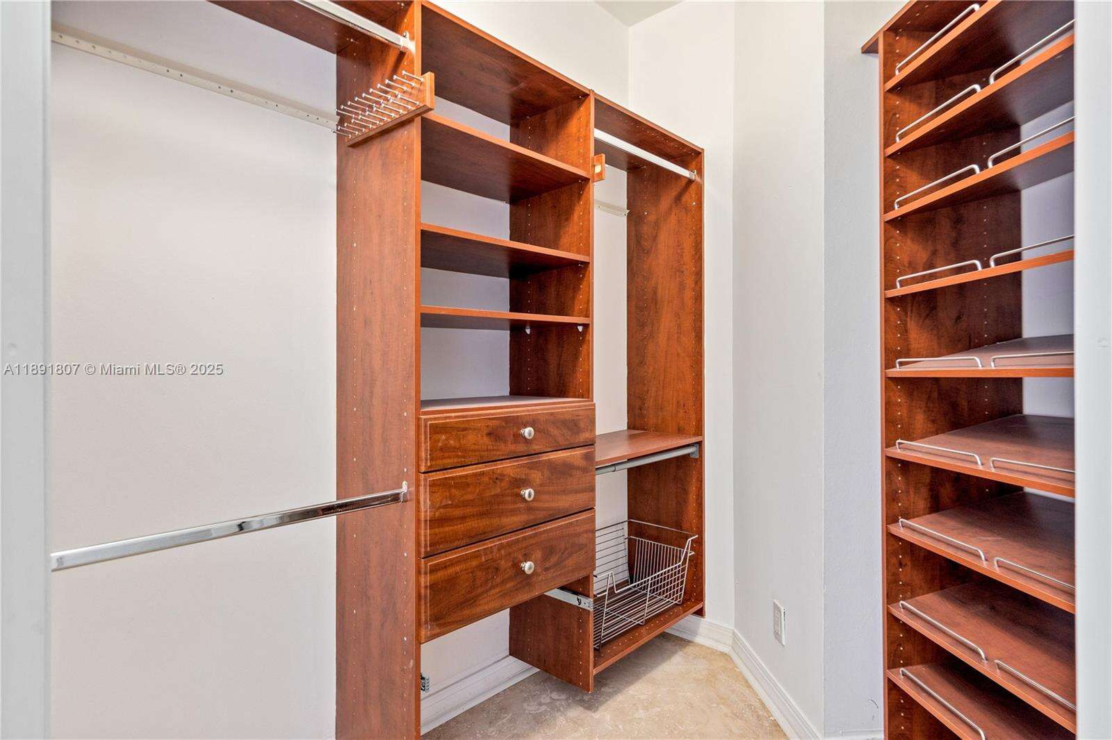 Courvoisier Courts at 701 Brickell Key Blvd, Miami, FL 33131 - For Sale photo 14