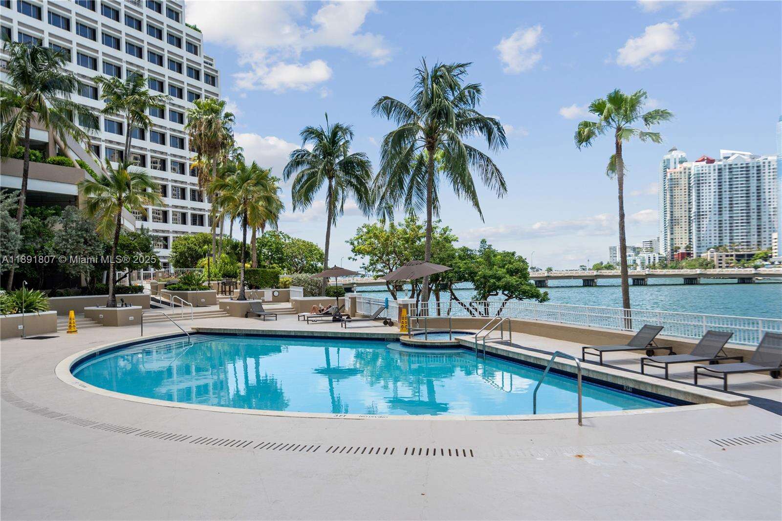 Courvoisier Courts at 701 Brickell Key Blvd, Miami, FL 33131 - For Sale photo 15