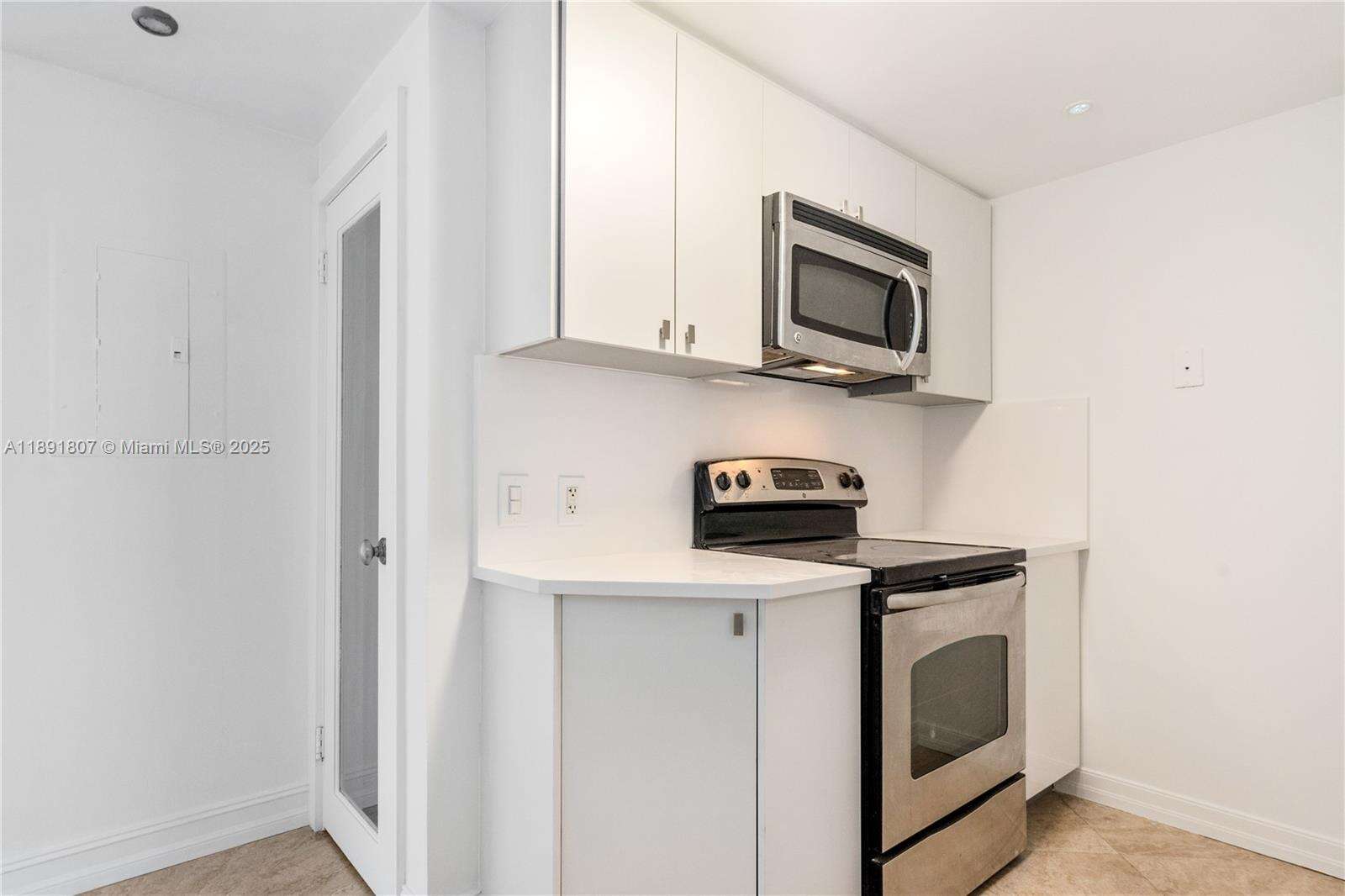 Courvoisier Courts at 701 Brickell Key Blvd, Miami, FL 33131 - For Sale photo 7