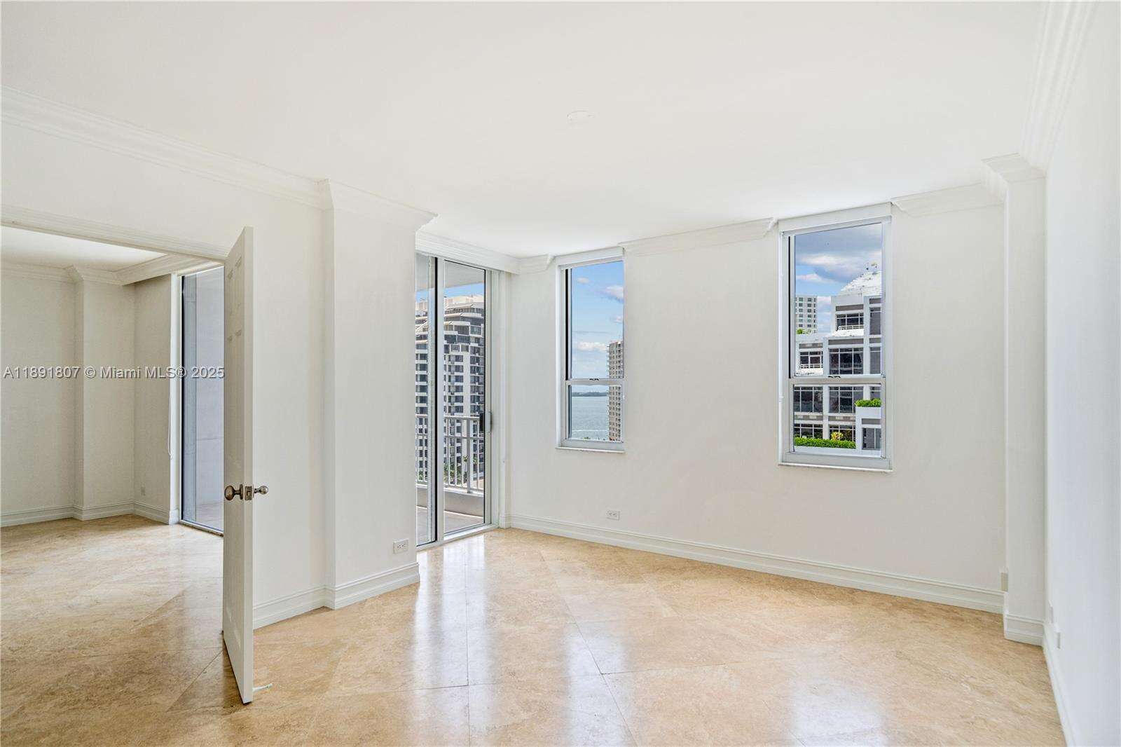 Courvoisier Courts at 701 Brickell Key Blvd, Miami, FL 33131 - For Sale photo 10