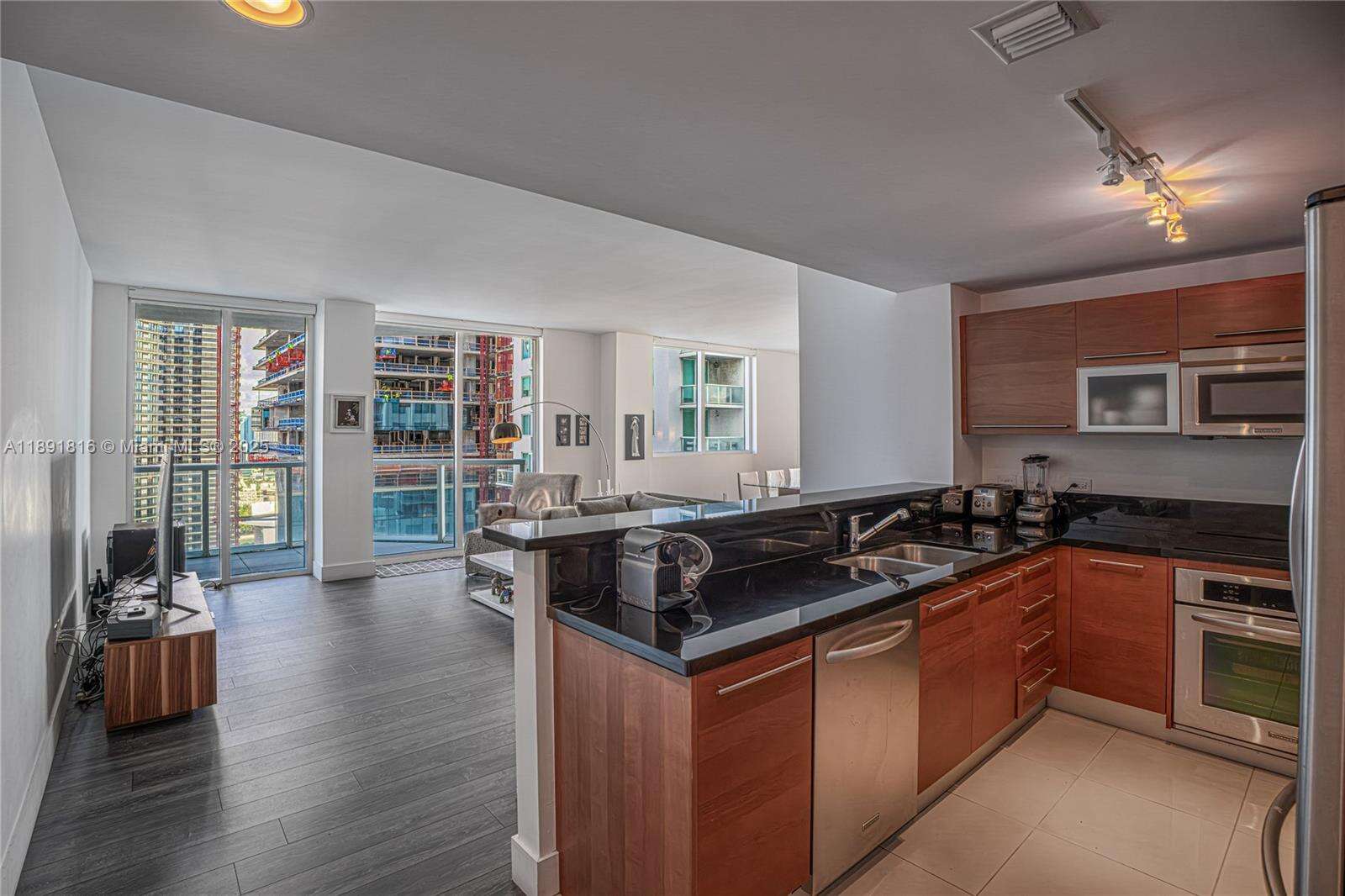 Vizcayne South at 253 2 St, Miami, FL 33132 - For Sale photo 6