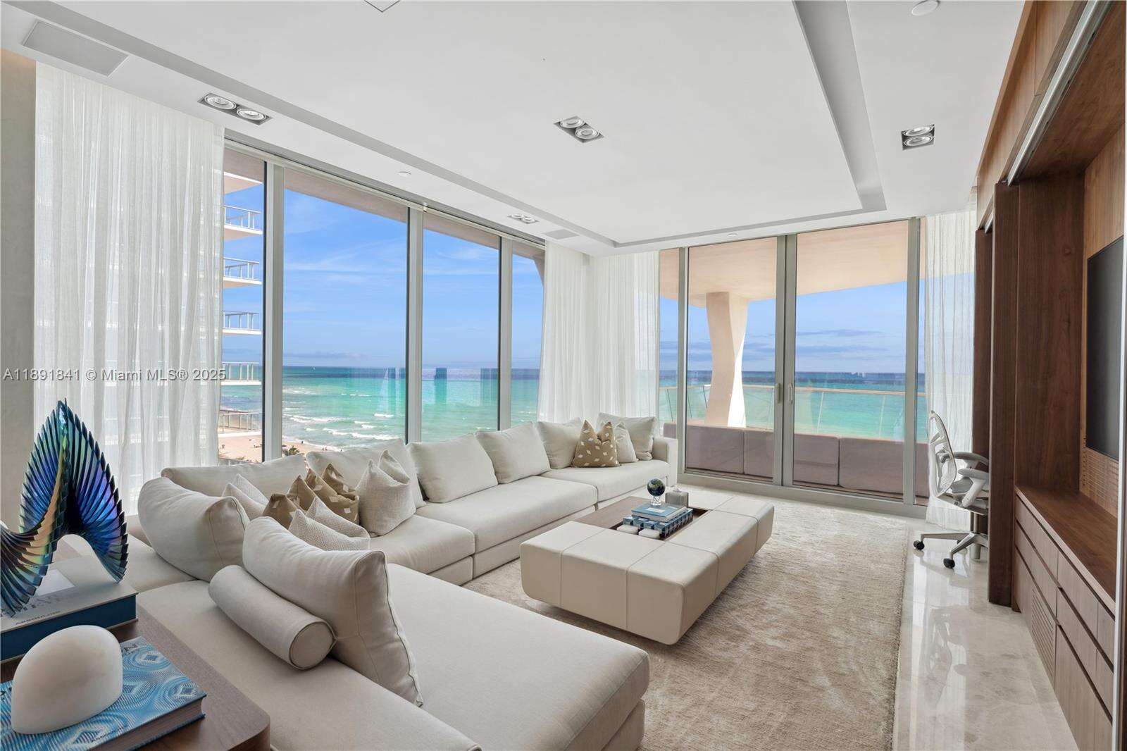 JADE SIGNATURE - 16901 Collins Ave, Sunny Isles Beach, FL 33160 | Picture 1