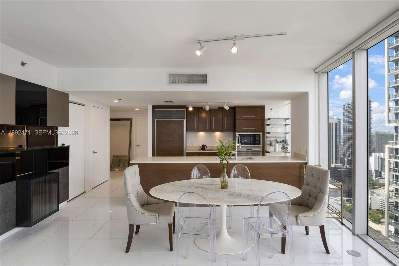 Icon Brickell 1 at 475 Brickell Ave, Miami, FL 33131 - For Sale photo 1