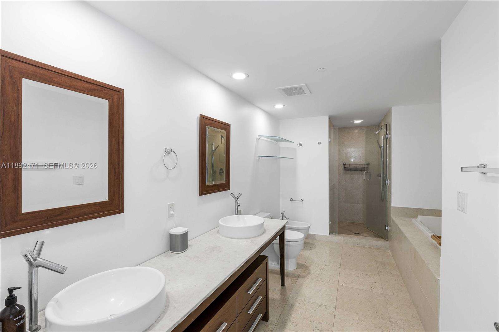 Icon Brickell 1 at 475 Brickell Ave, Miami, FL 33131 - For Sale photo 15