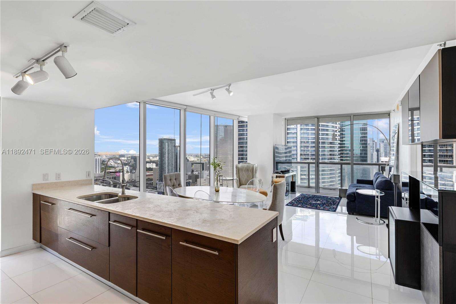 Icon Brickell 1 at 475 Brickell Ave, Miami, FL 33131 - For Sale photo 3
