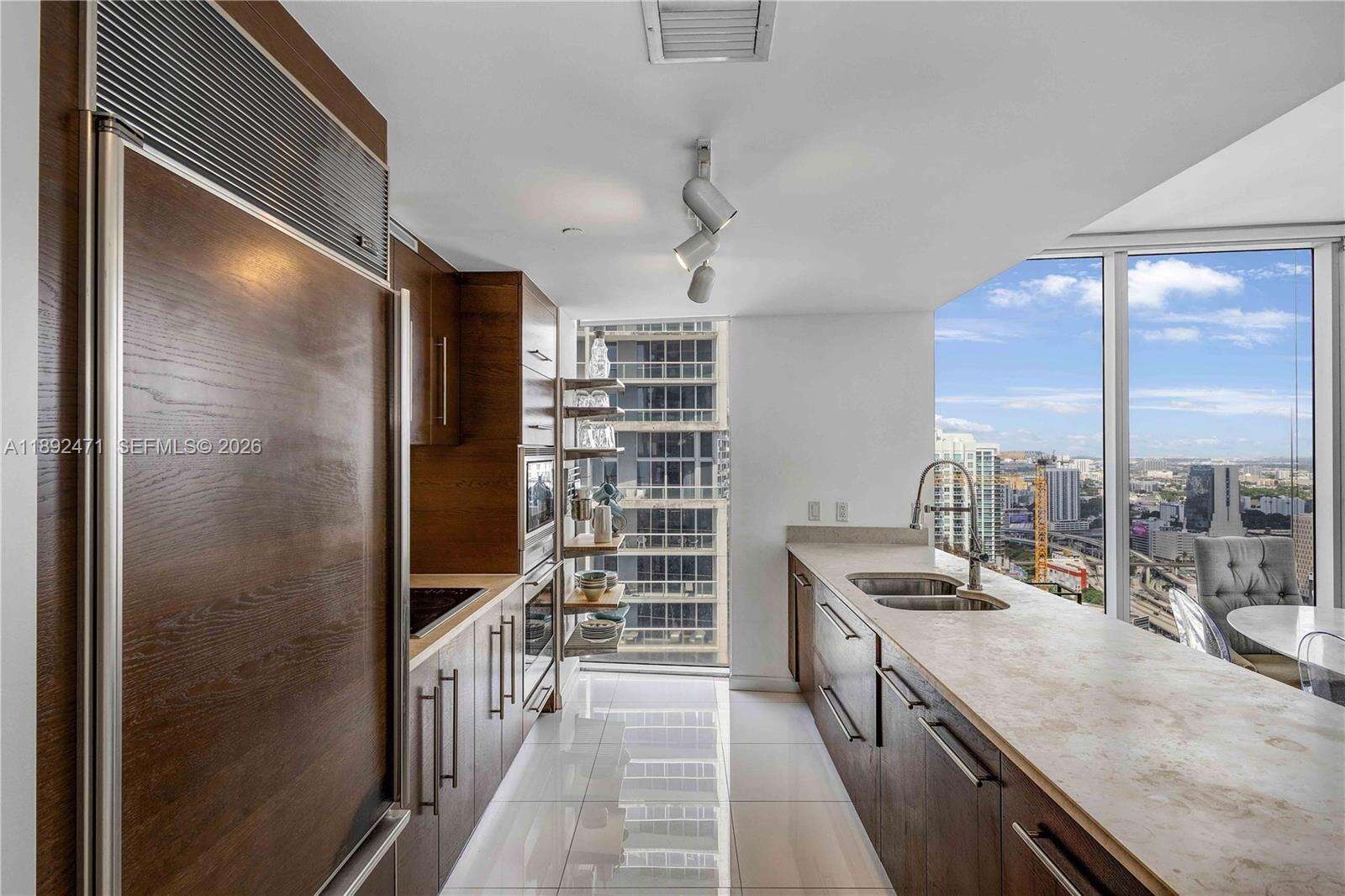 Icon Brickell 1 at 475 Brickell Ave, Miami, FL 33131 - For Sale photo 4