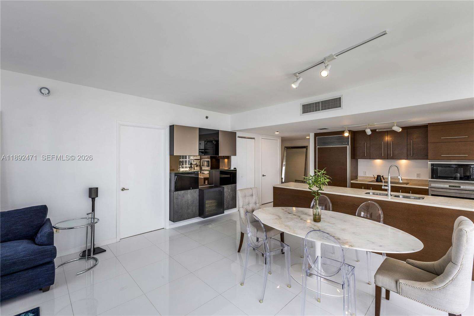Icon Brickell 1 at 475 Brickell Ave, Miami, FL 33131 - For Sale photo 5